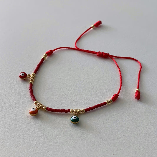 Pulsera hilo rojo ojitos